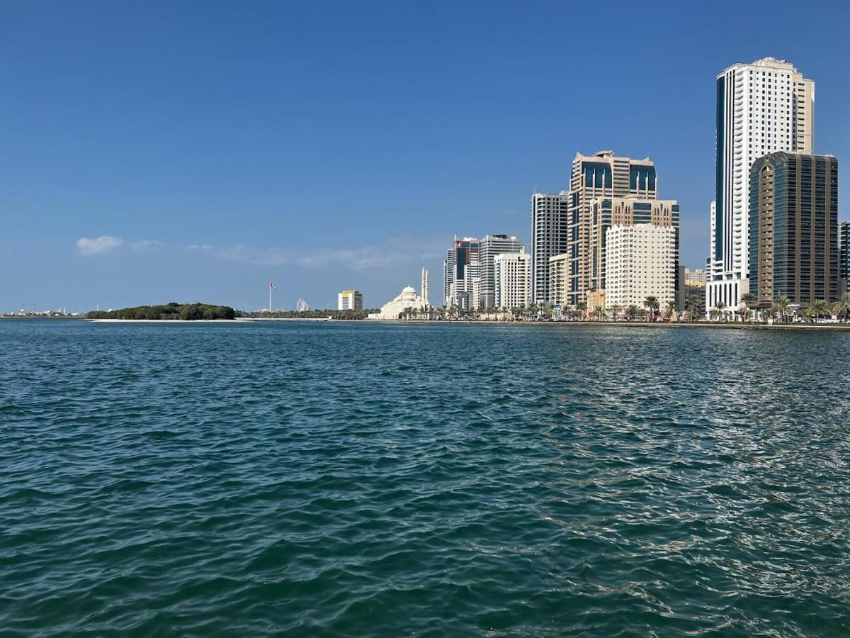 Holiday Home 2 Bedrooms Apartment For Family Only Sharjah Luaran gambar