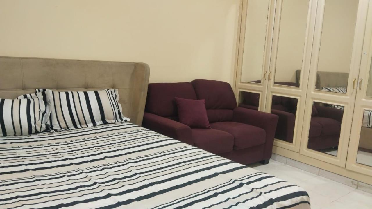 Holiday Home 2 Bedrooms Apartment For Family Only Sharjah Luaran gambar