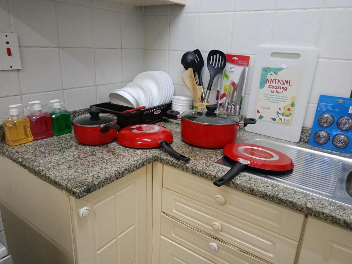 Holiday Home 2 Bedrooms Apartment For Family Only Sharjah Luaran gambar
